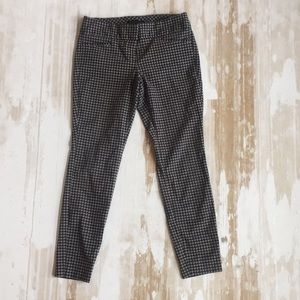 Gray and black houndstooth exact stretch ankle